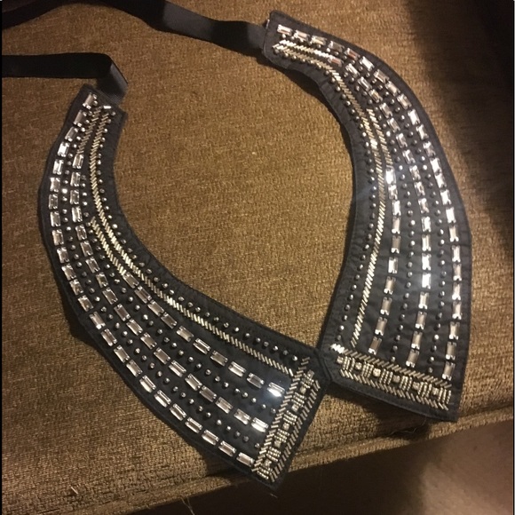 NWOT Collar necklace with bling. - Picture 2 of 2